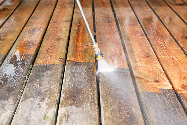 Best Gutter Cleaning  in Strathmore, CA